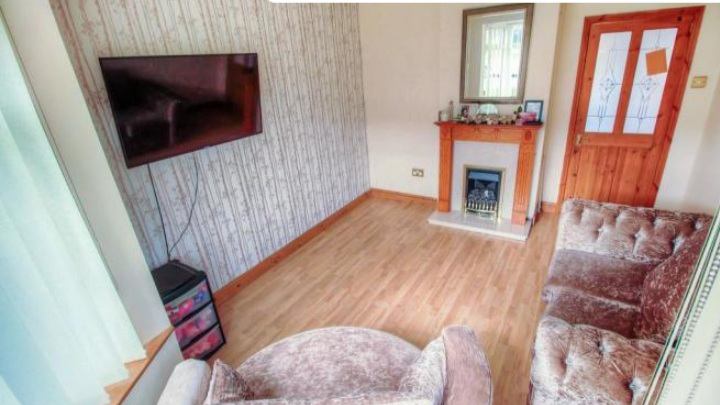 Room Meadfoot Road in Coventry