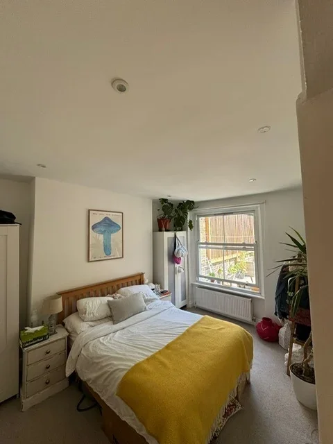 Flat Stanlake Road in Greater London