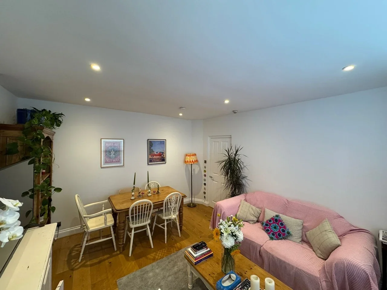 Flat Stanlake Road in Greater London