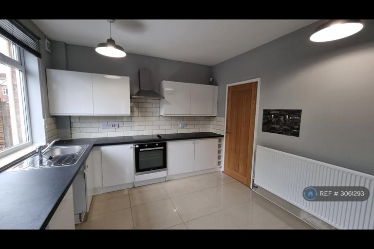 House Brierley Avenue in Failsworth