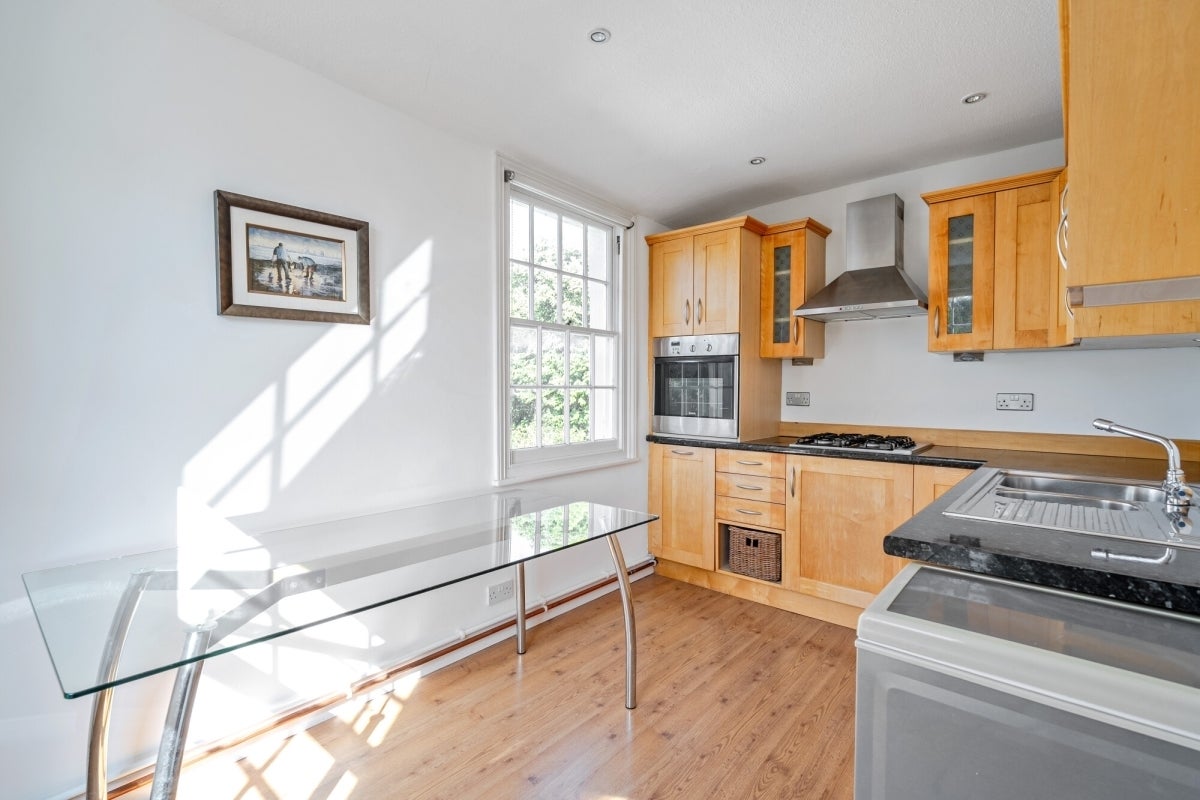 Flat Montpellier Parade in Cheltenham