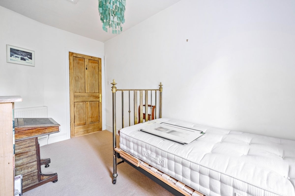 Flat Montpellier Parade in Cheltenham