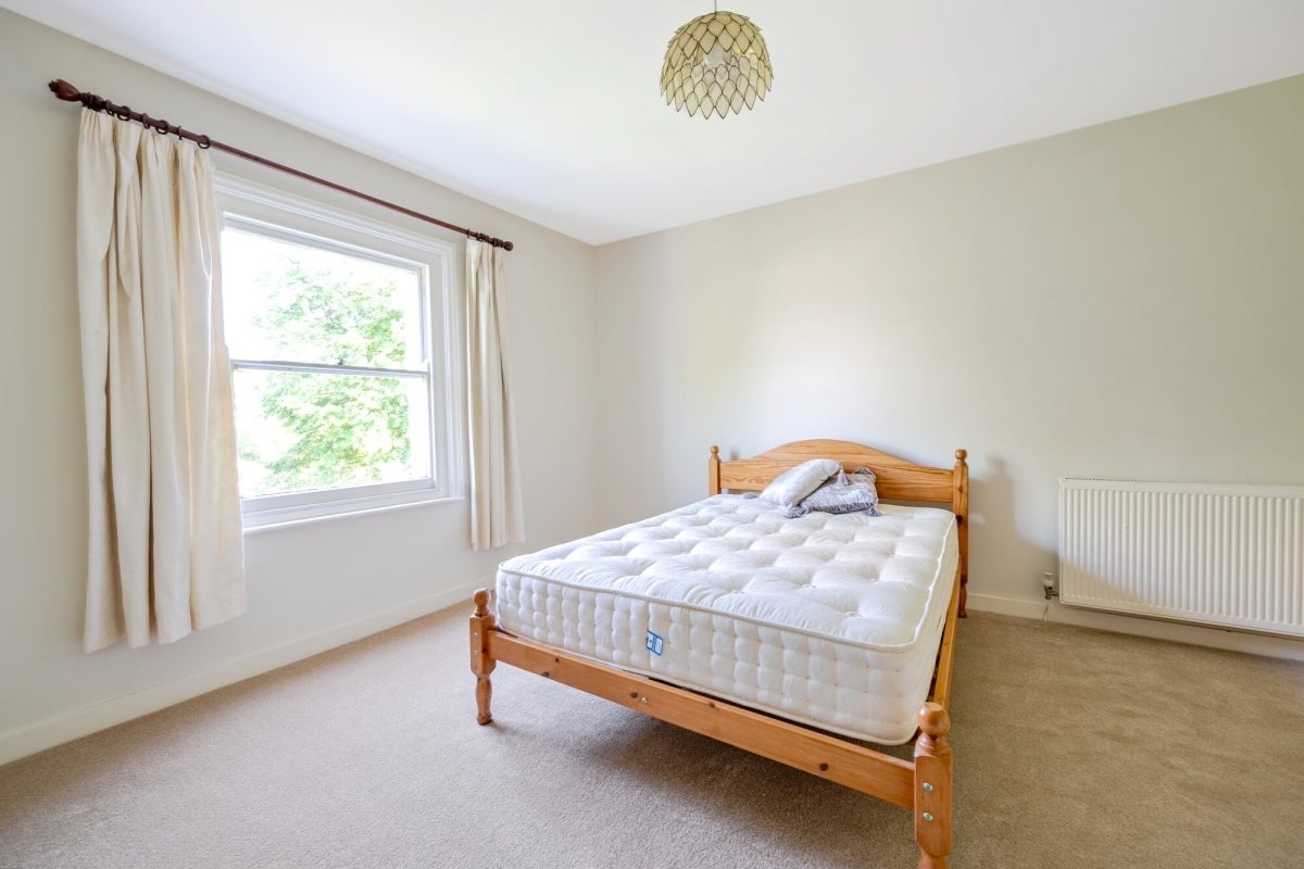 Flat Montpellier Parade in Cheltenham