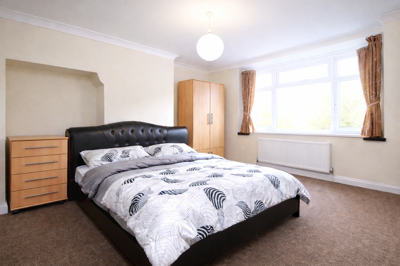 Flat Eskdale Avenue in Greater London