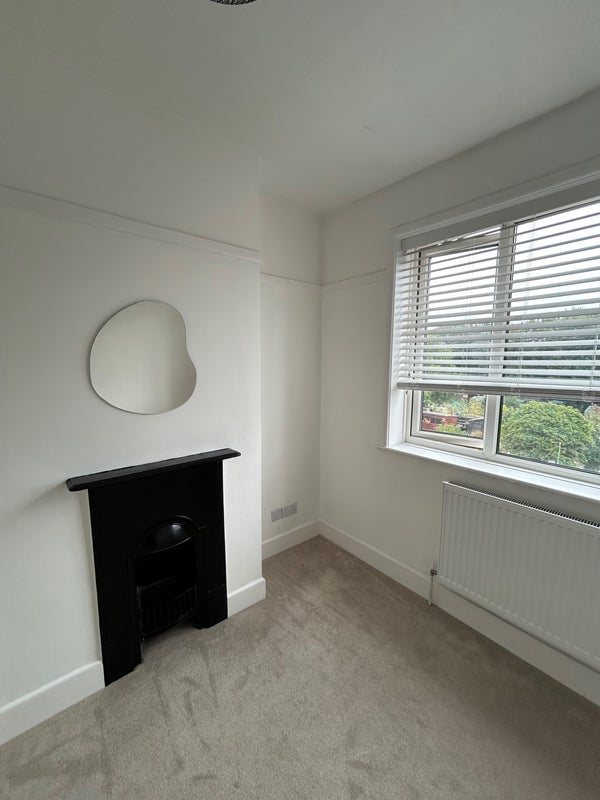 Room Ashcroft Road in Ipswich