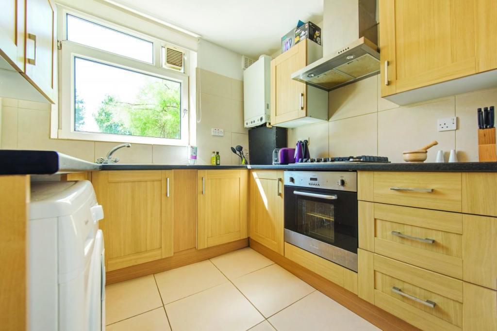 Flat Rodenhurst Road in Greater London