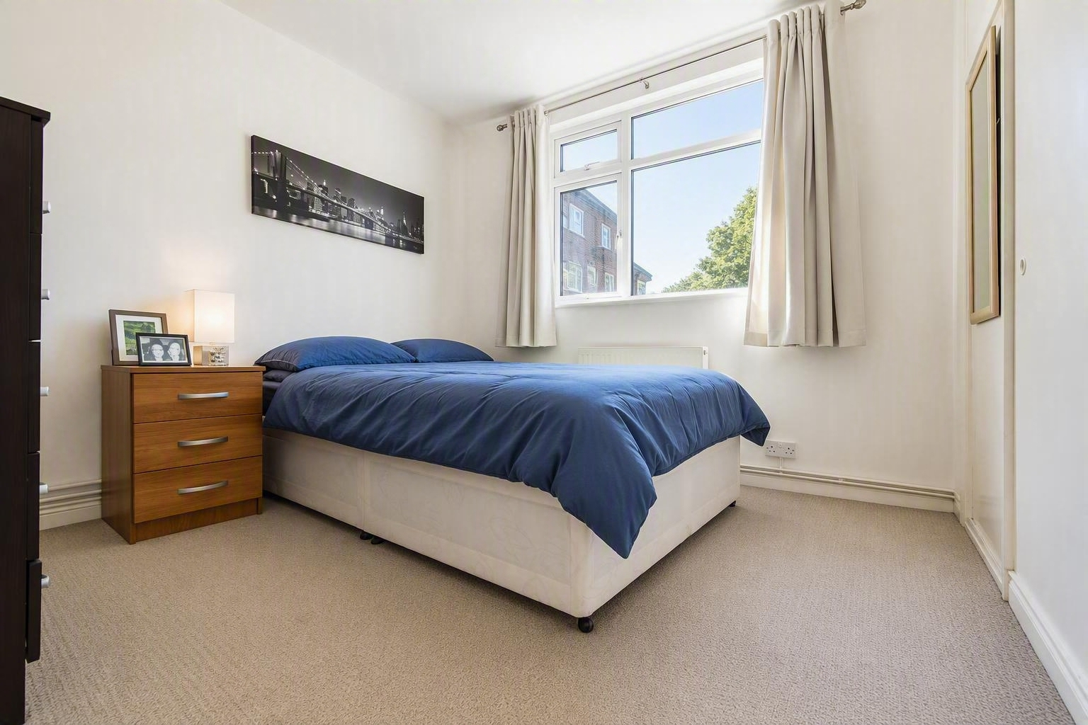 Flat Rodenhurst Road in Greater London