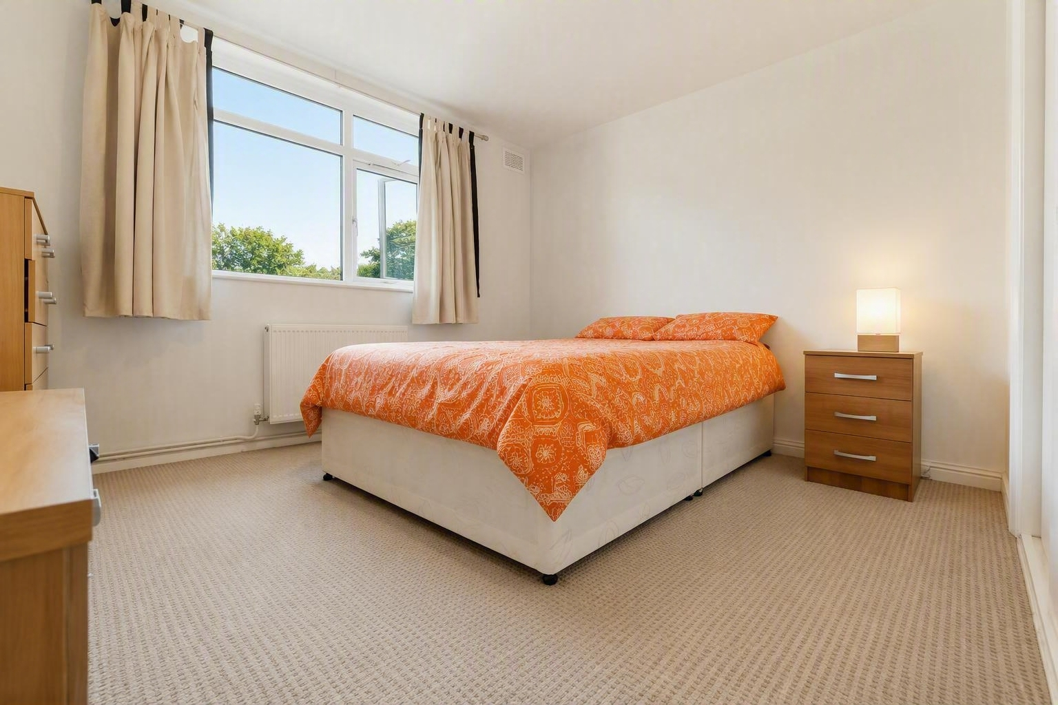 Flat Rodenhurst Road in Greater London