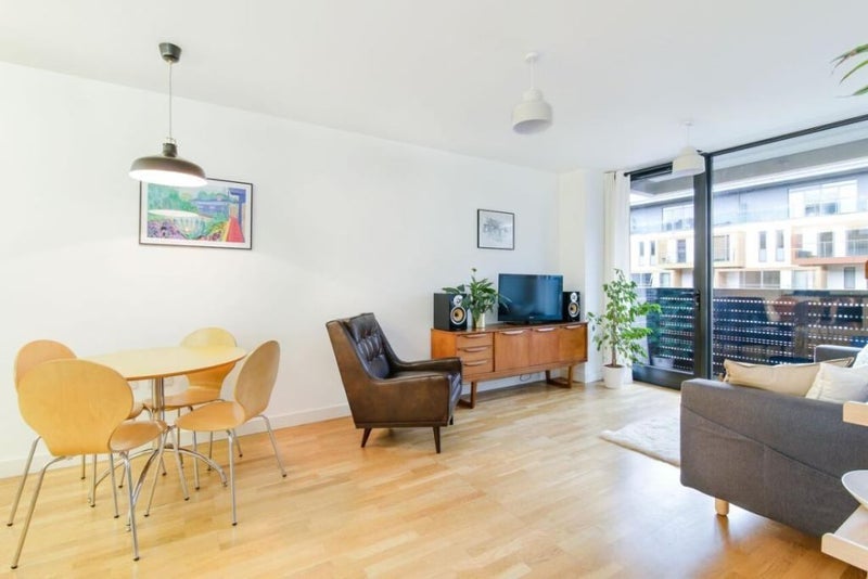 Flat Amelia Street in Greater London