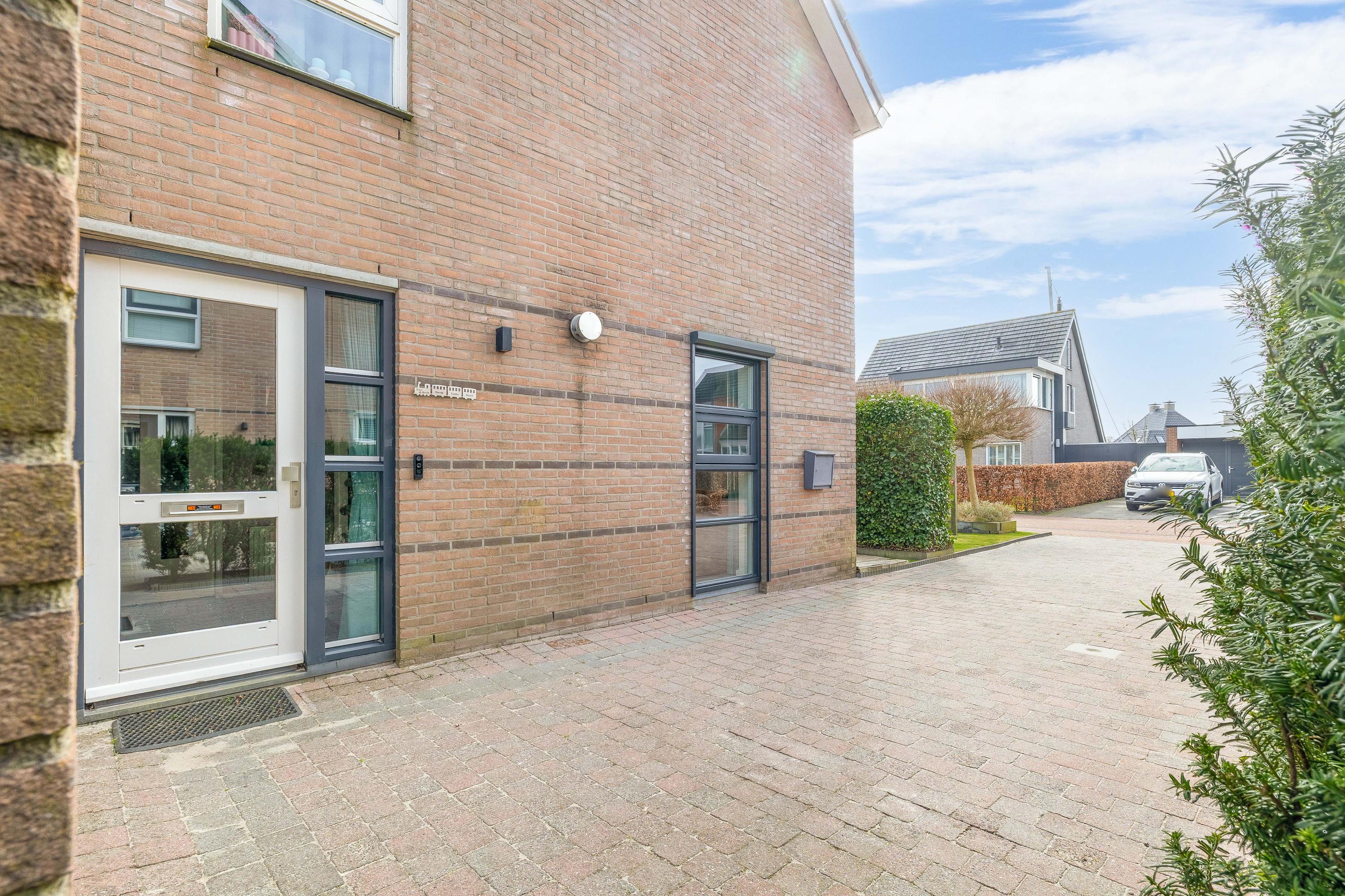 Twee-onder-één-kap te koop: Buitenbaardt 10, Lemmer