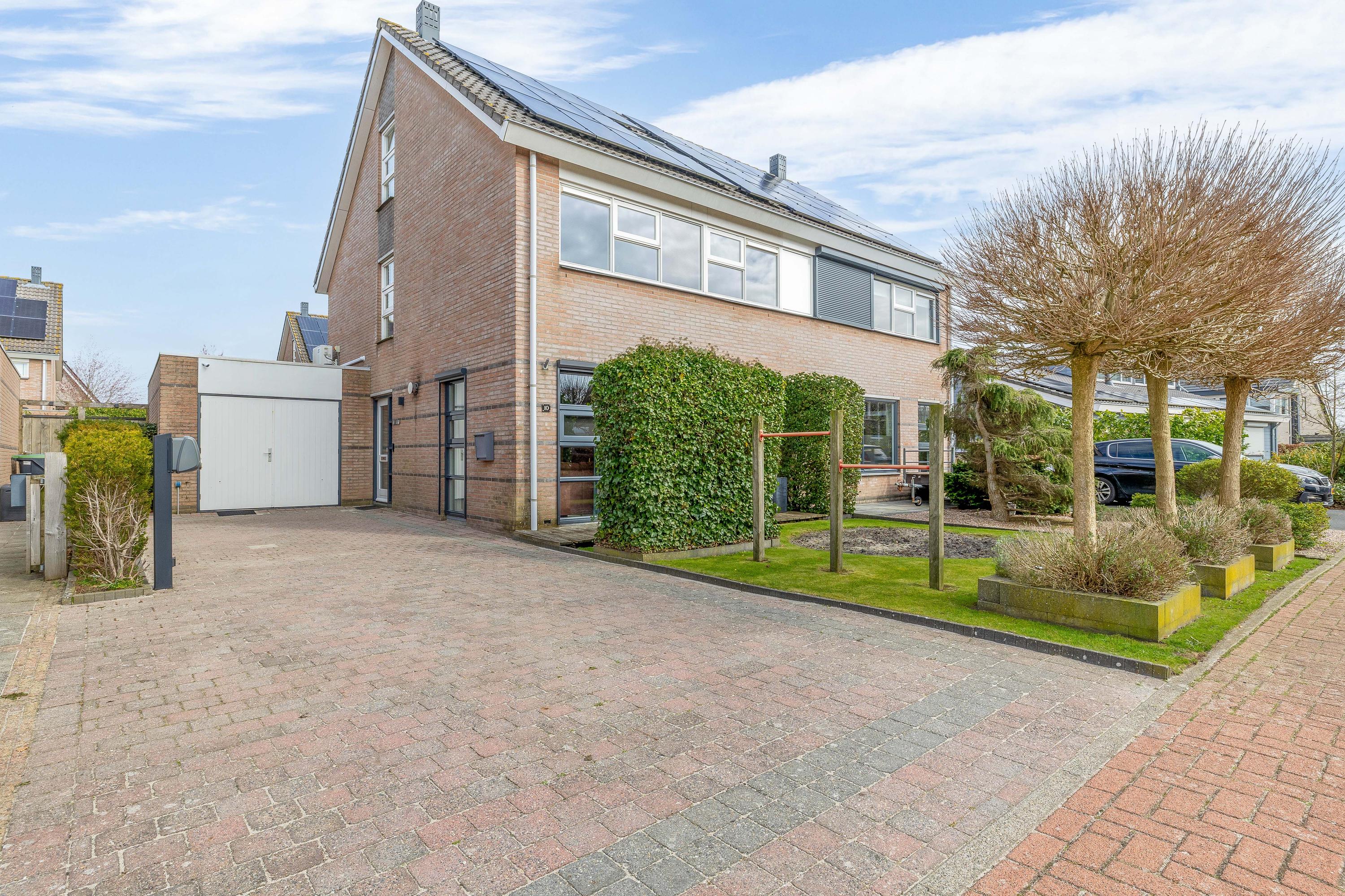 Twee-onder-één-kap te koop: Buitenbaardt 10, Lemmer