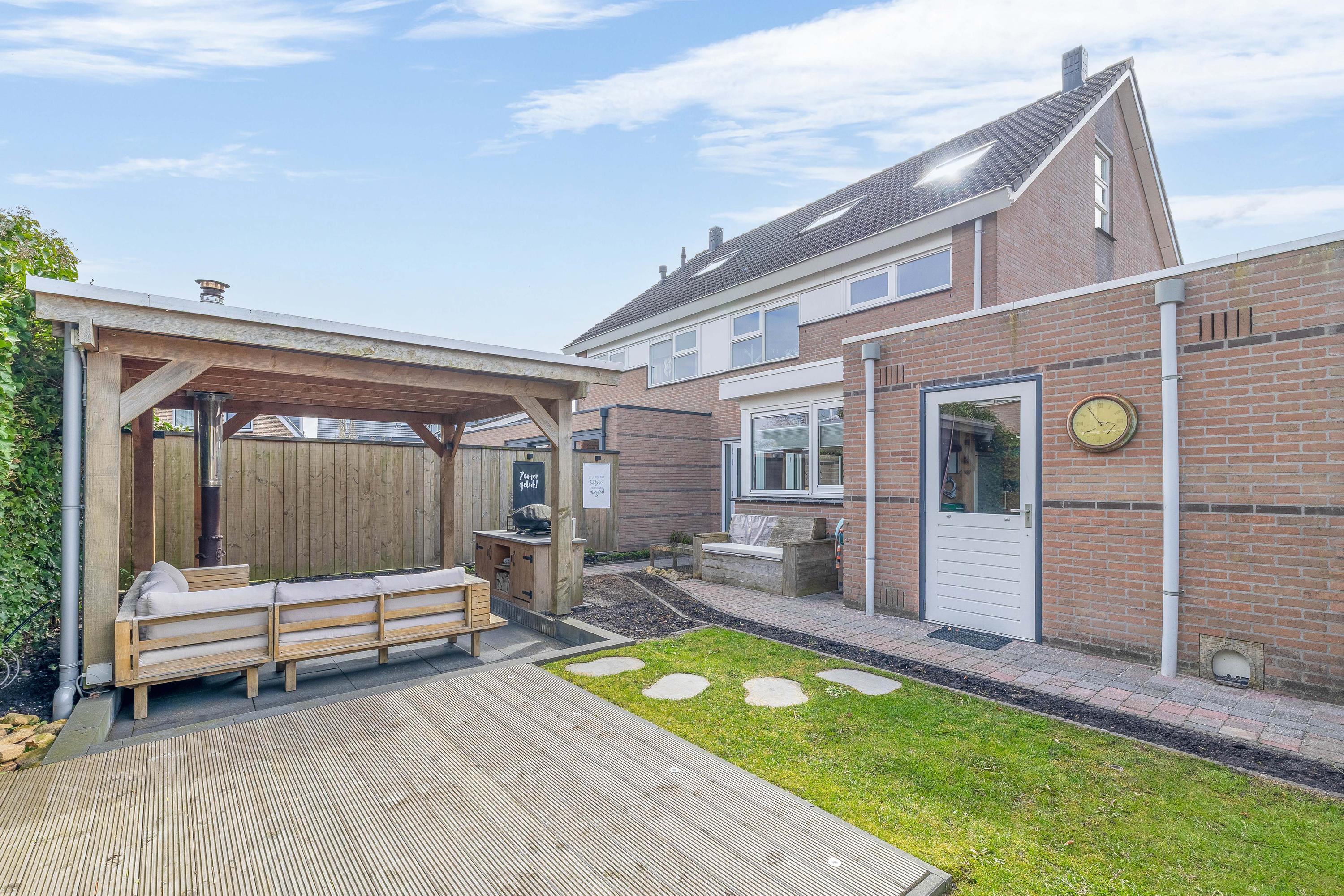 Twee-onder-één-kap te koop: Buitenbaardt 10, Lemmer