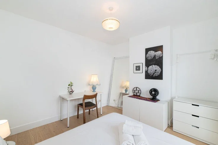 Flat Claude Road in Greater London