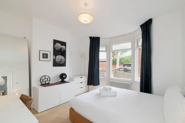 Flat Claude Road in Greater London
