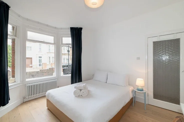Flat Claude Road in Greater London