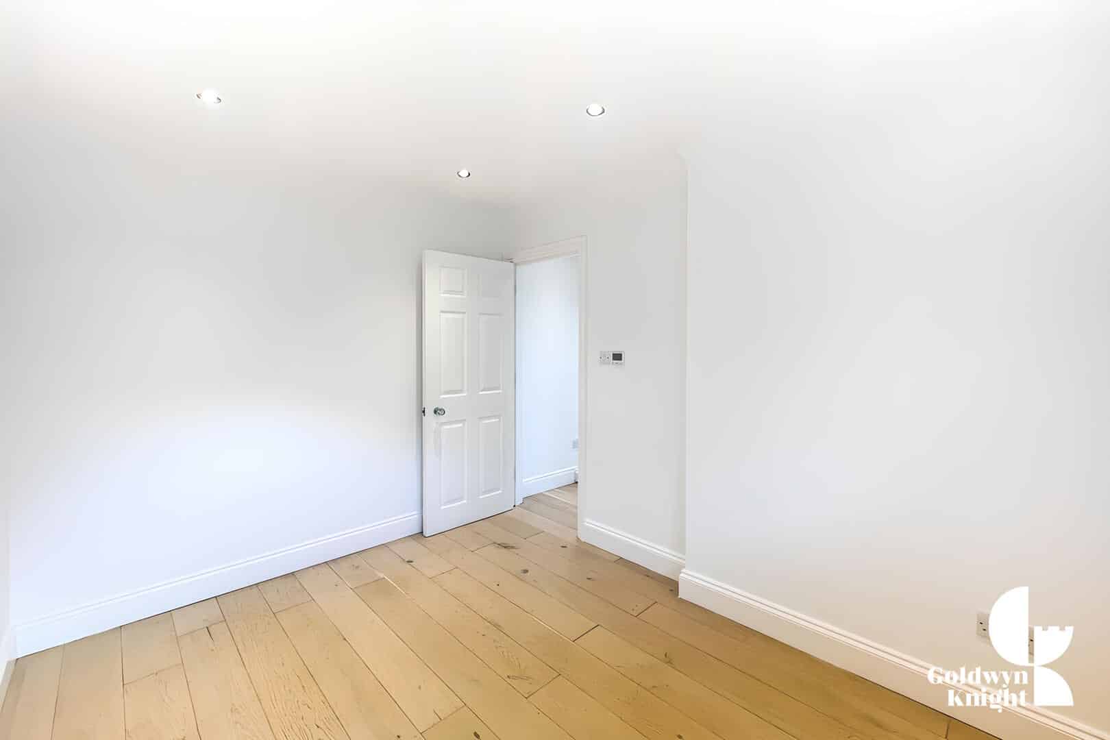 Flat Bowness Road in Greater London