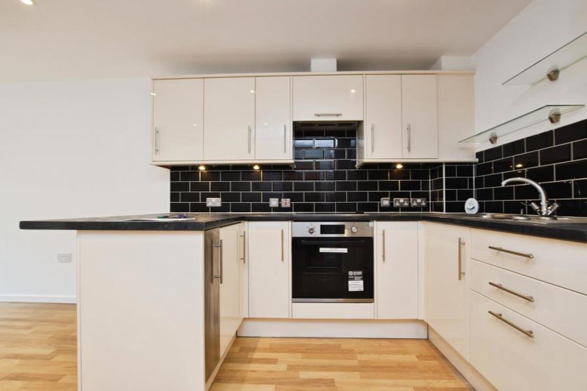 Flat East Street in Bristol