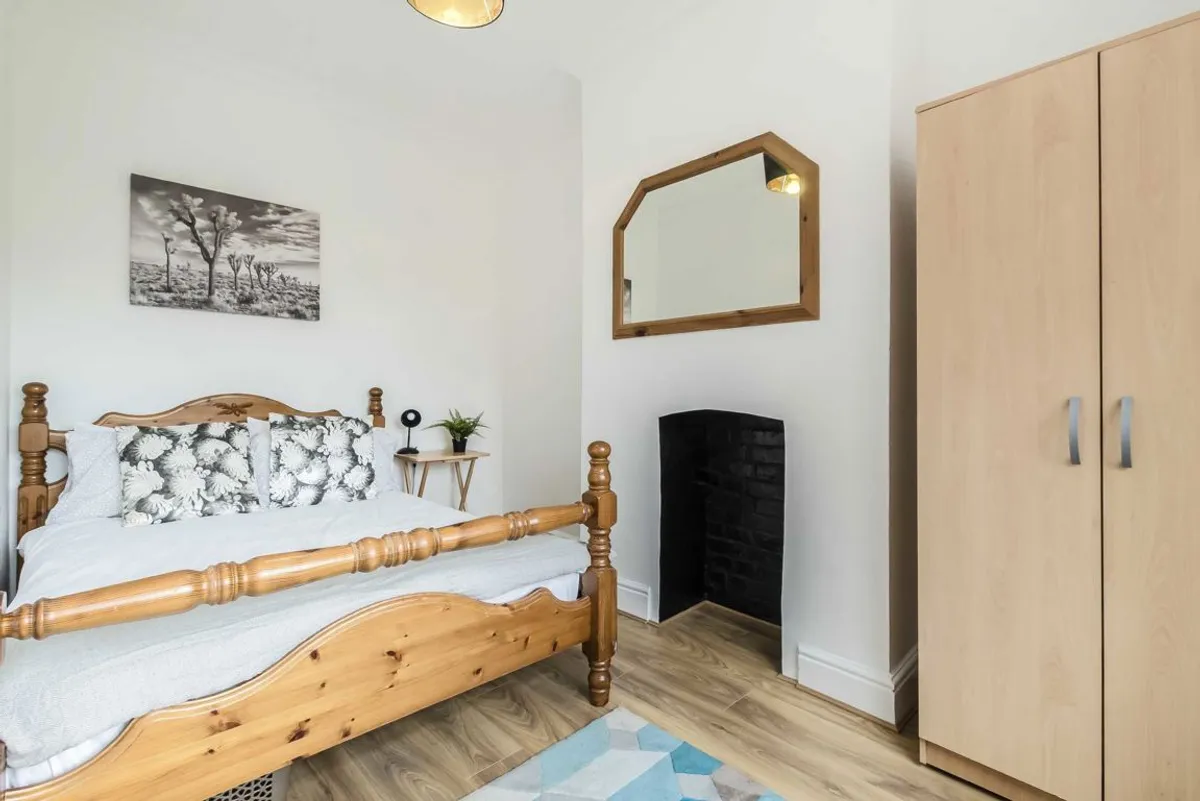 Flat Shakespeare Road in Greater London