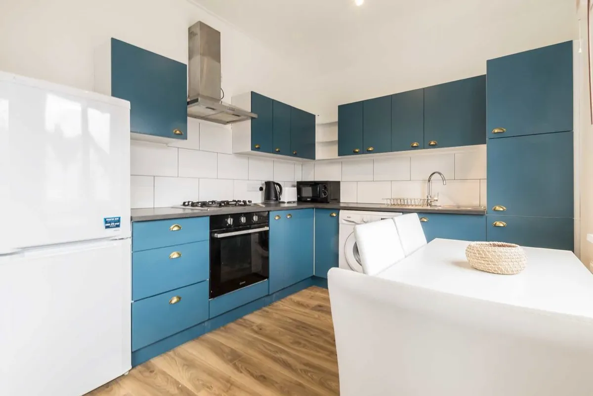 Flat Shakespeare Road in Greater London