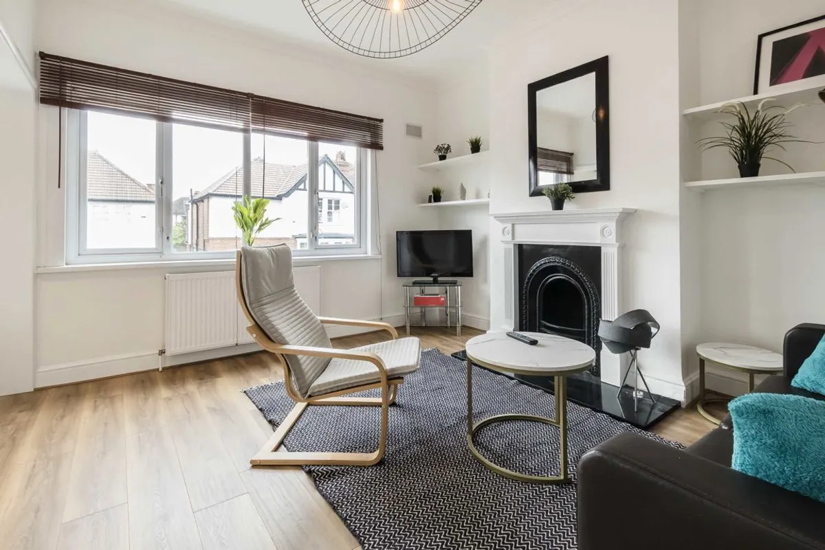 Flat Shakespeare Road in Greater London