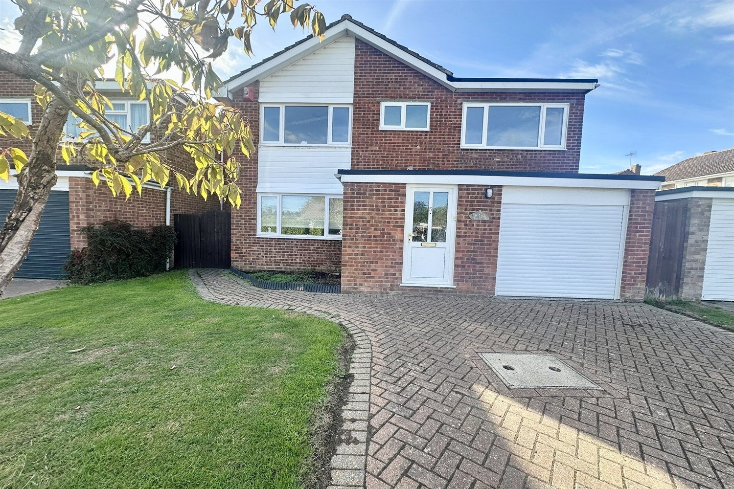 House Greenfields Way in Horsham