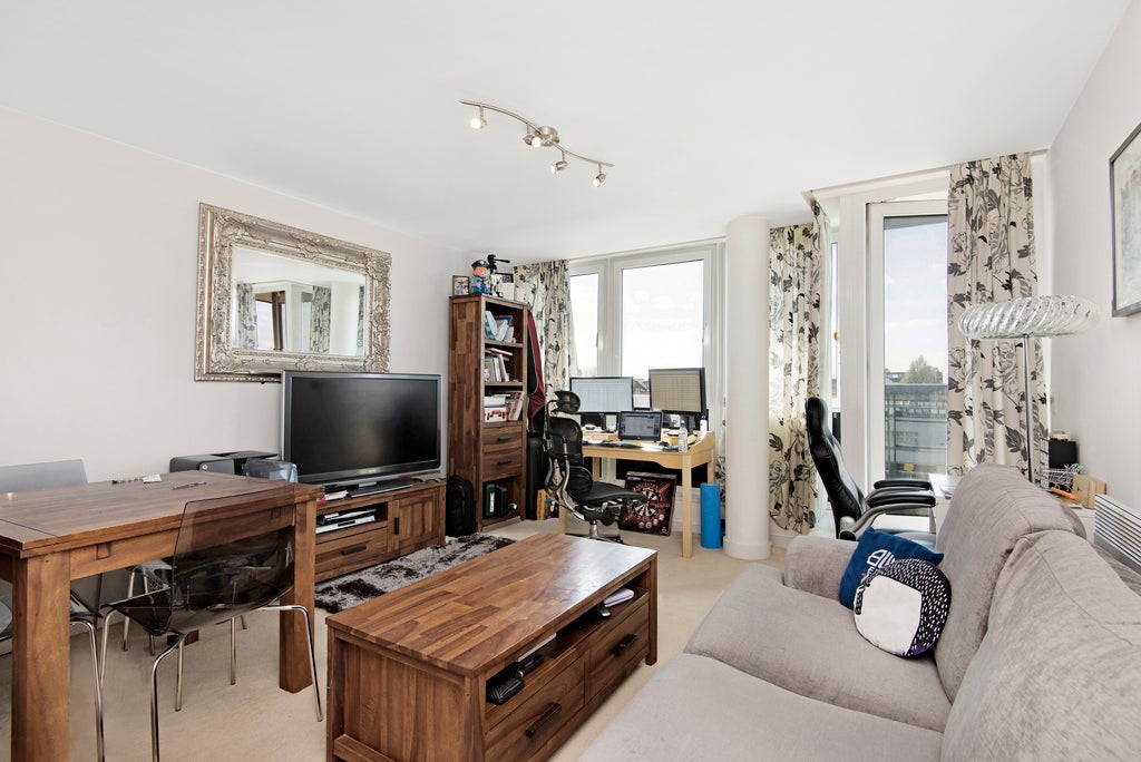 Flat East Hill in Greater London
