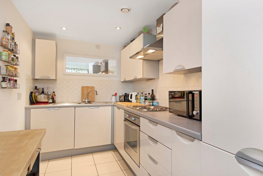 Flat East Hill in Greater London