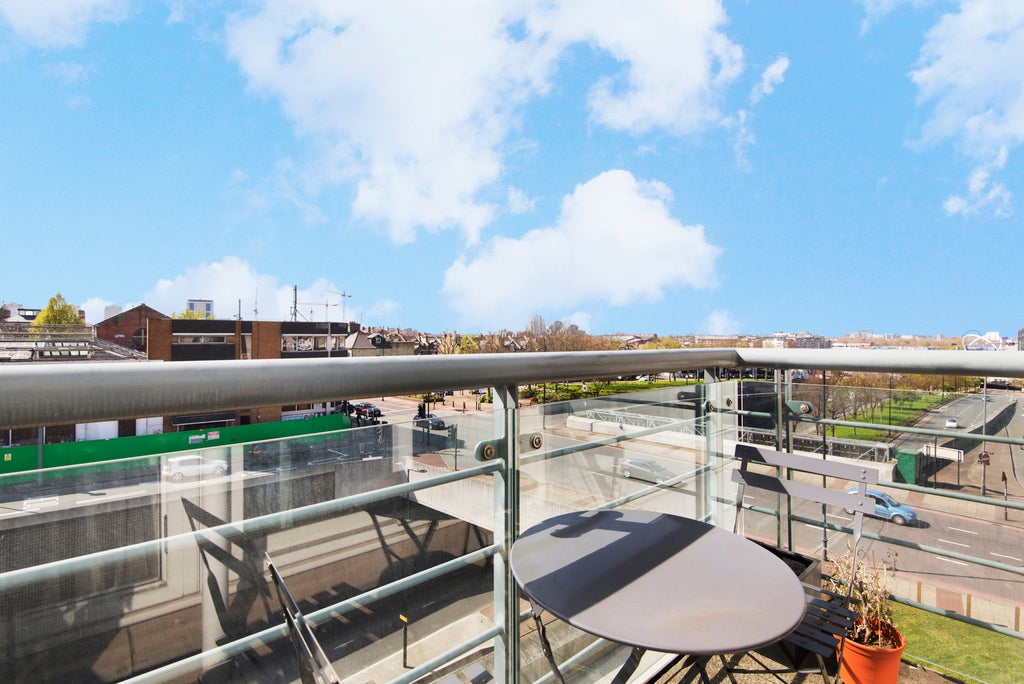 Flat East Hill in Greater London