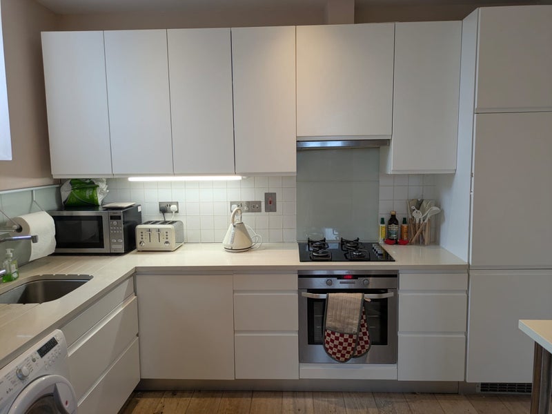 Room Hillfield Avenue in Greater London