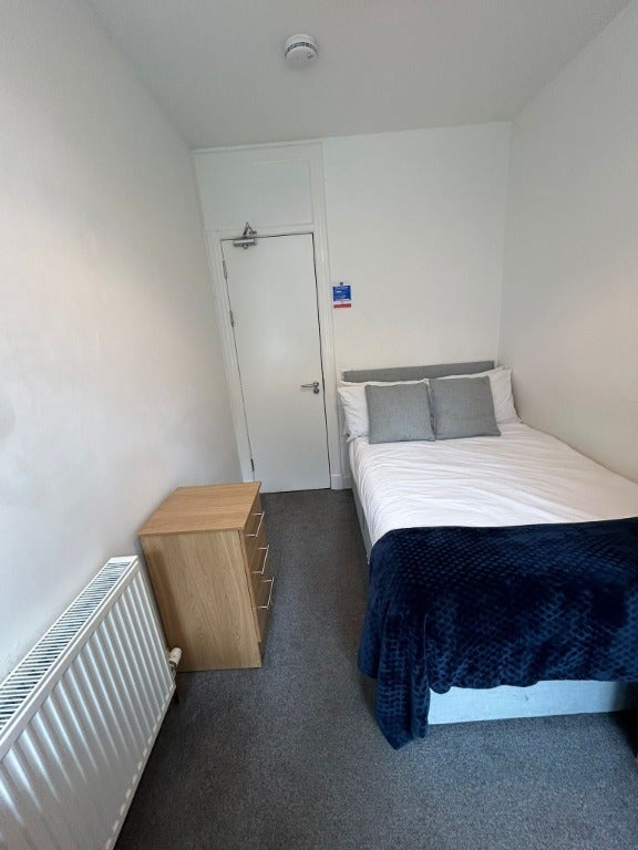 Room Bellefield Avenue in Dundee