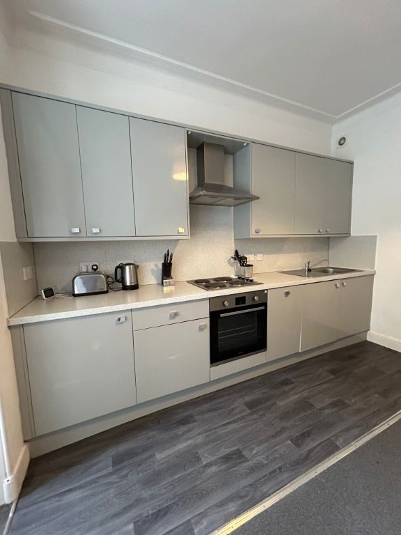 Room Bellefield Avenue in Dundee
