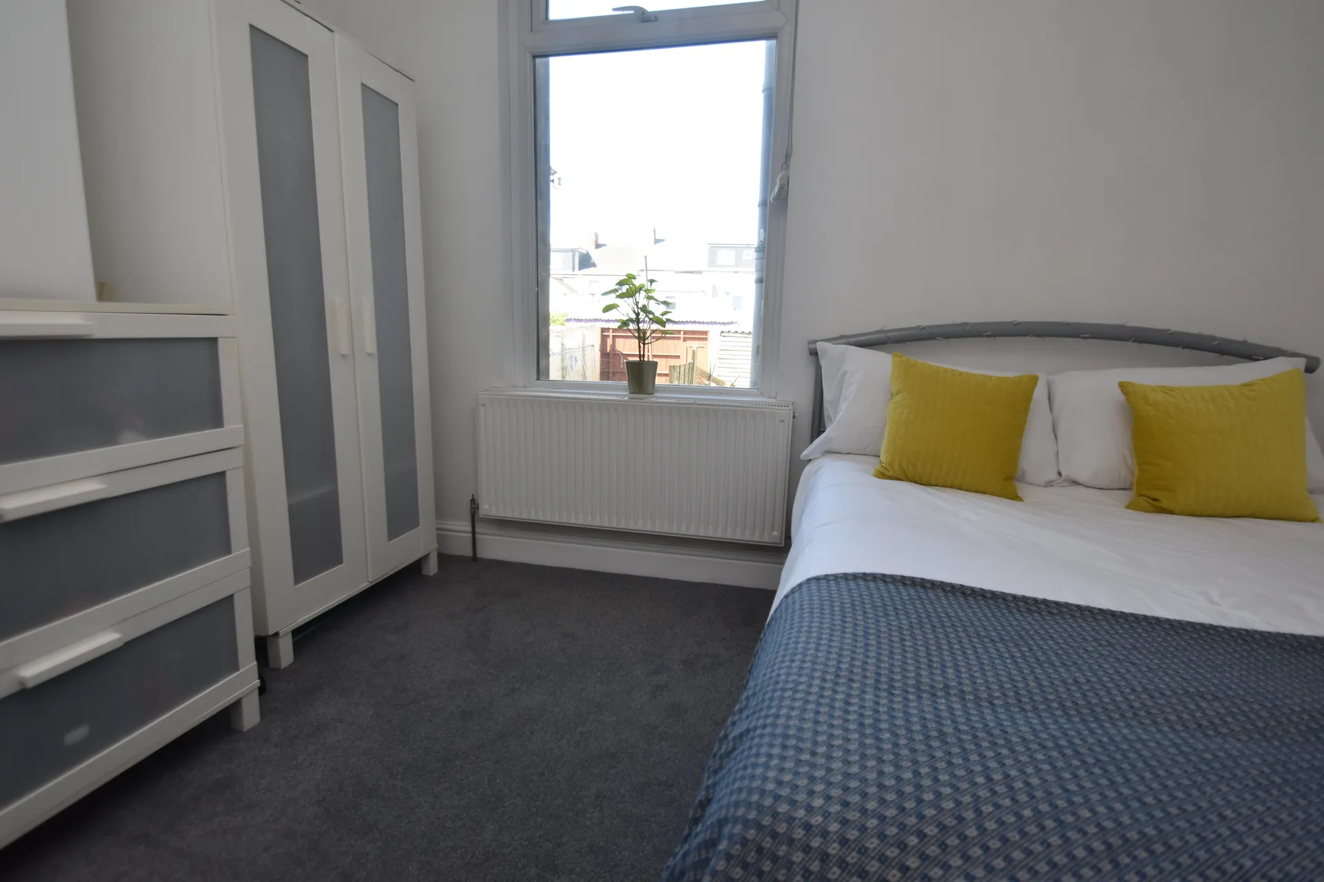 Flat Cathays Terrace in Cardiff