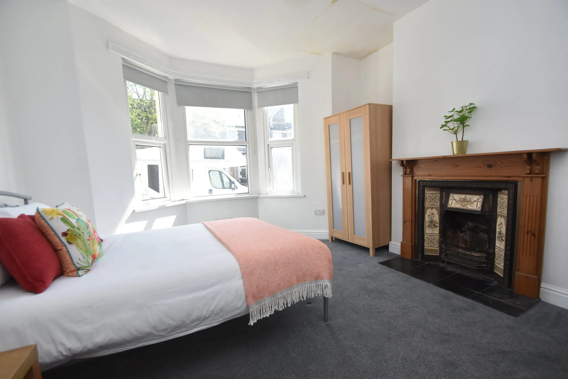 Flat Cathays Terrace in Cardiff