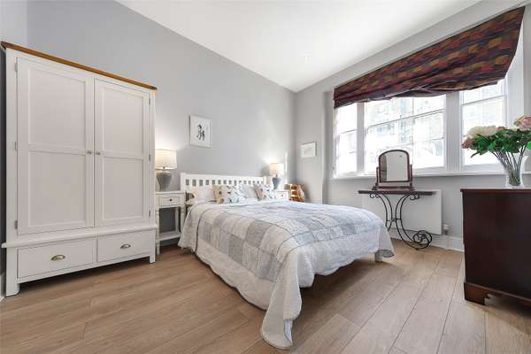 Flat Gloucester Terrace in City of Westminster