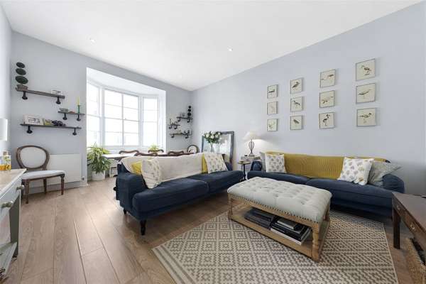 Flat Gloucester Terrace in City of Westminster