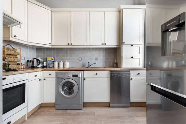 Flat Gloucester Terrace in City of Westminster