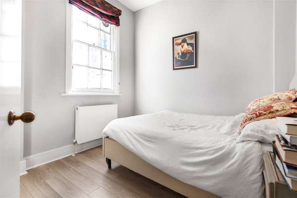 Flat Gloucester Terrace in City of Westminster