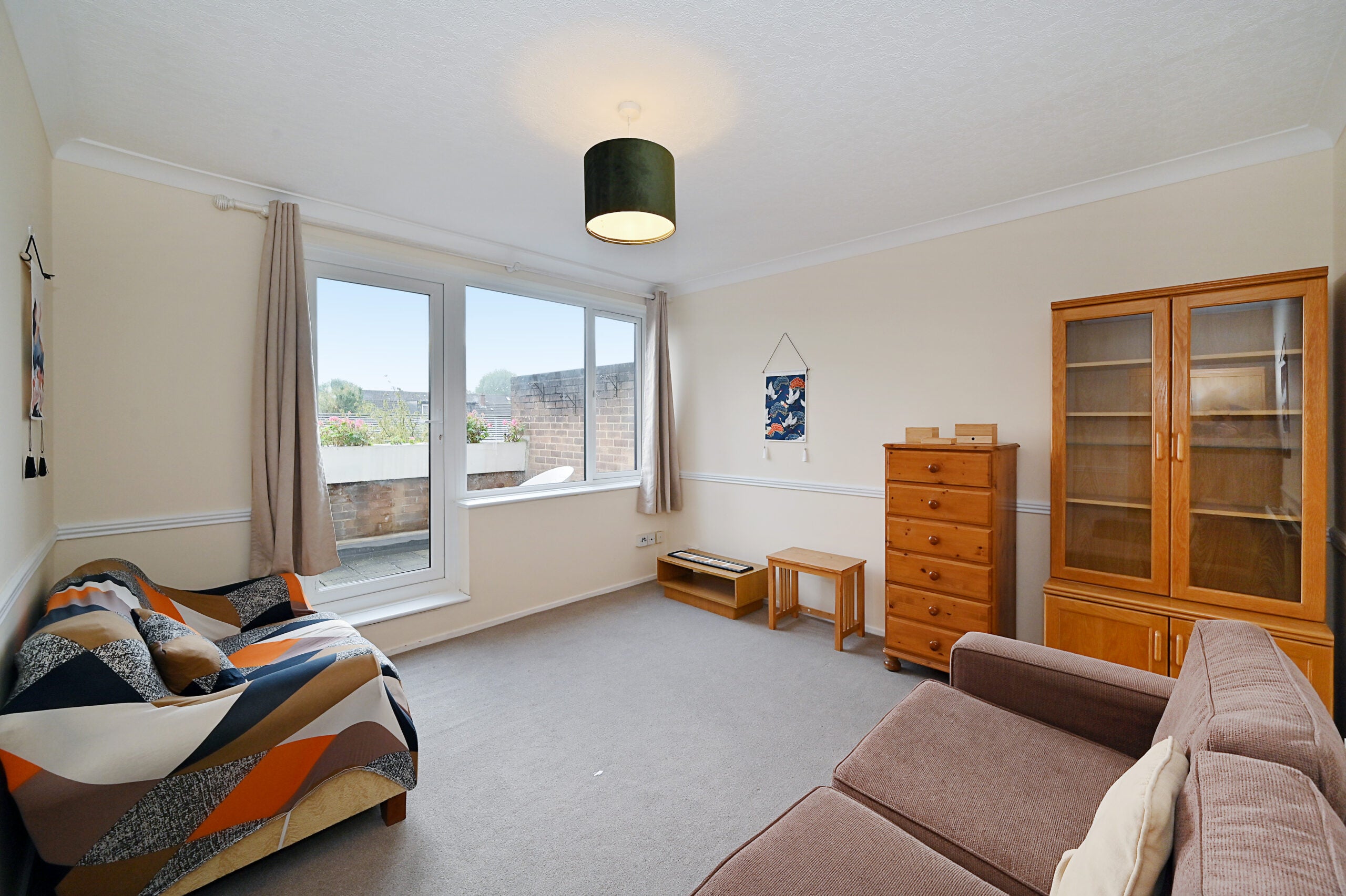 Flat Galbraith Street in Greater London