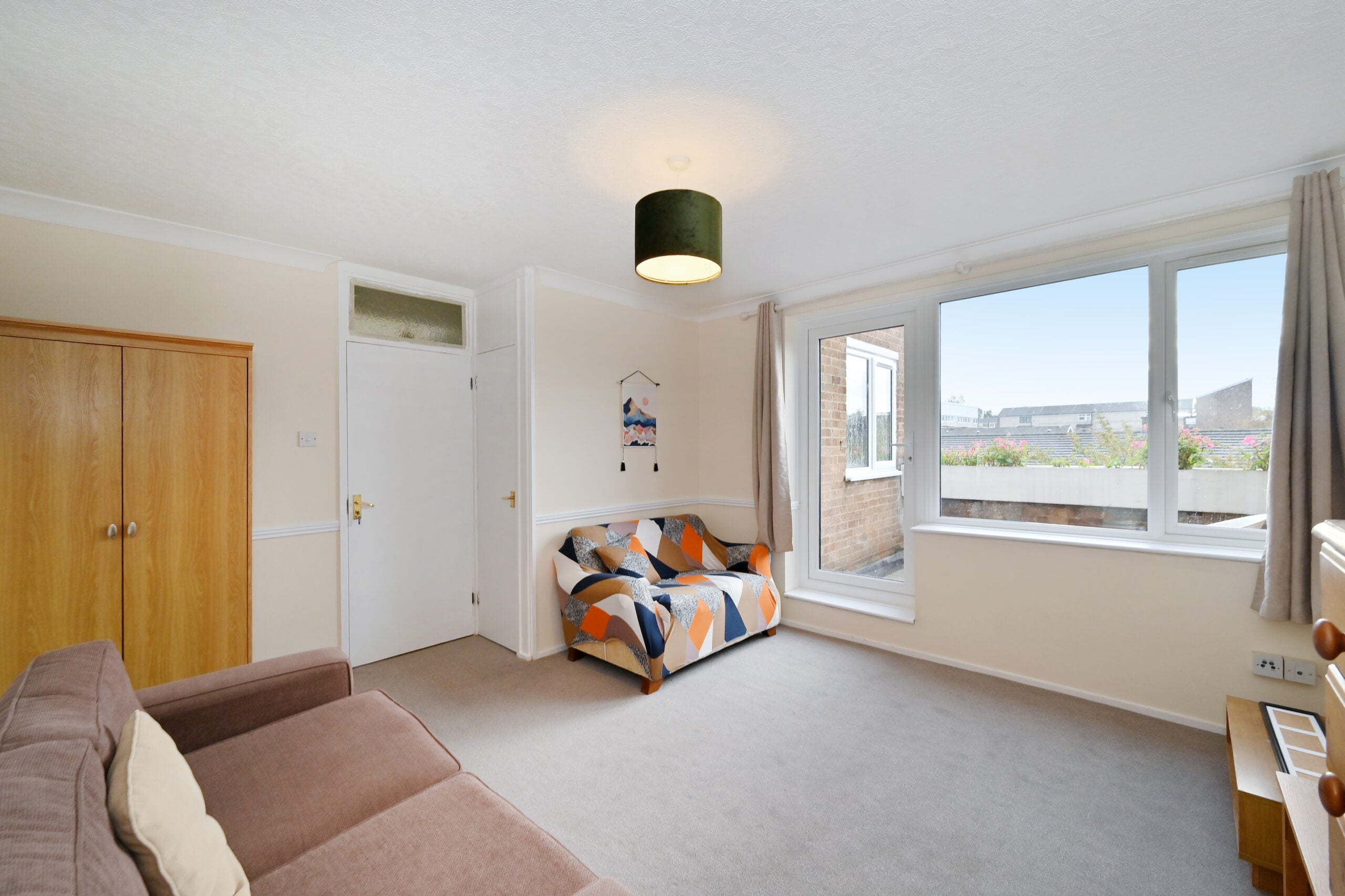 Flat Galbraith Street in Greater London