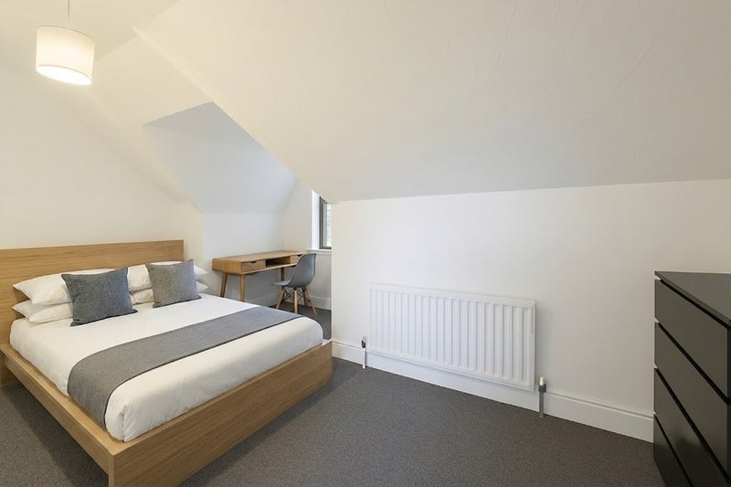 Room Gloucester Road in Bristol