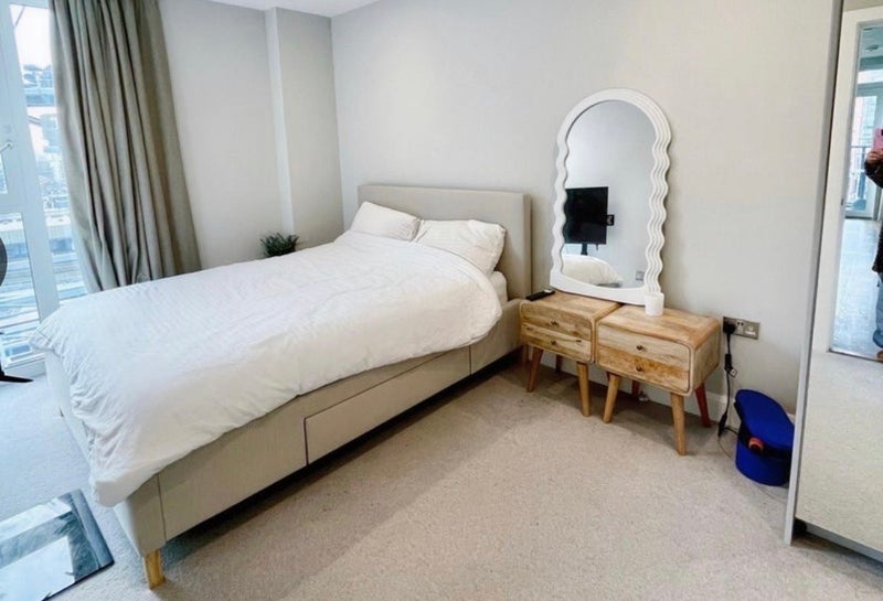 Room Nine Elms Lane in Greater London