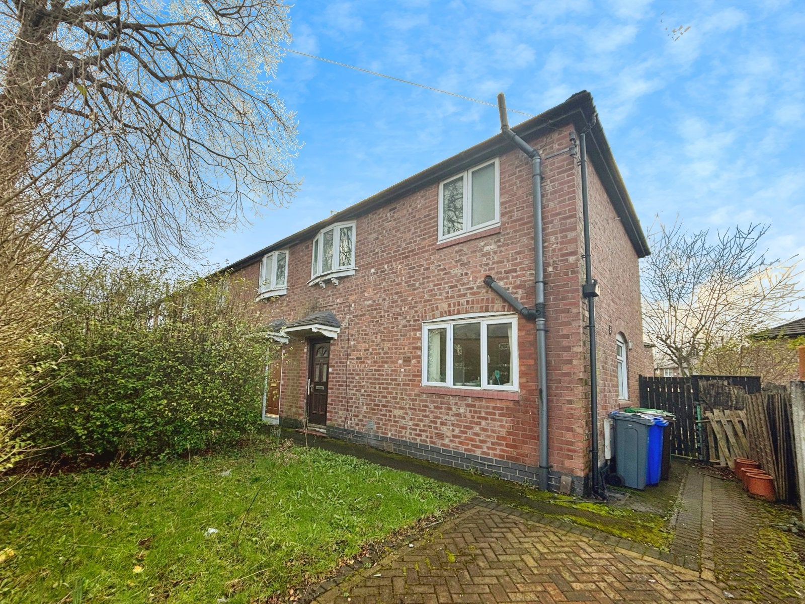 House Yew Tree Road in Manchester