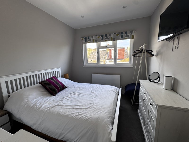Room Afghan Road in Greater London