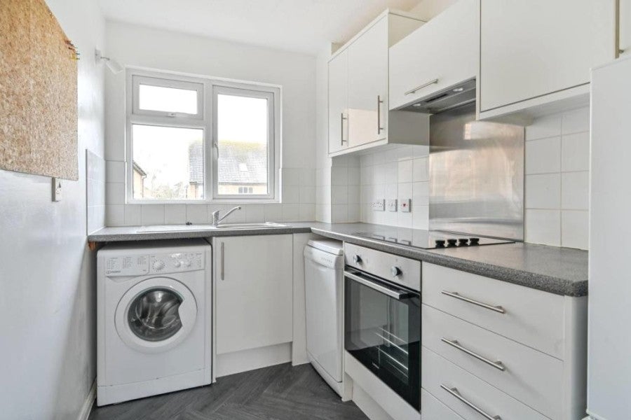 Flat Elder Close in Guildford