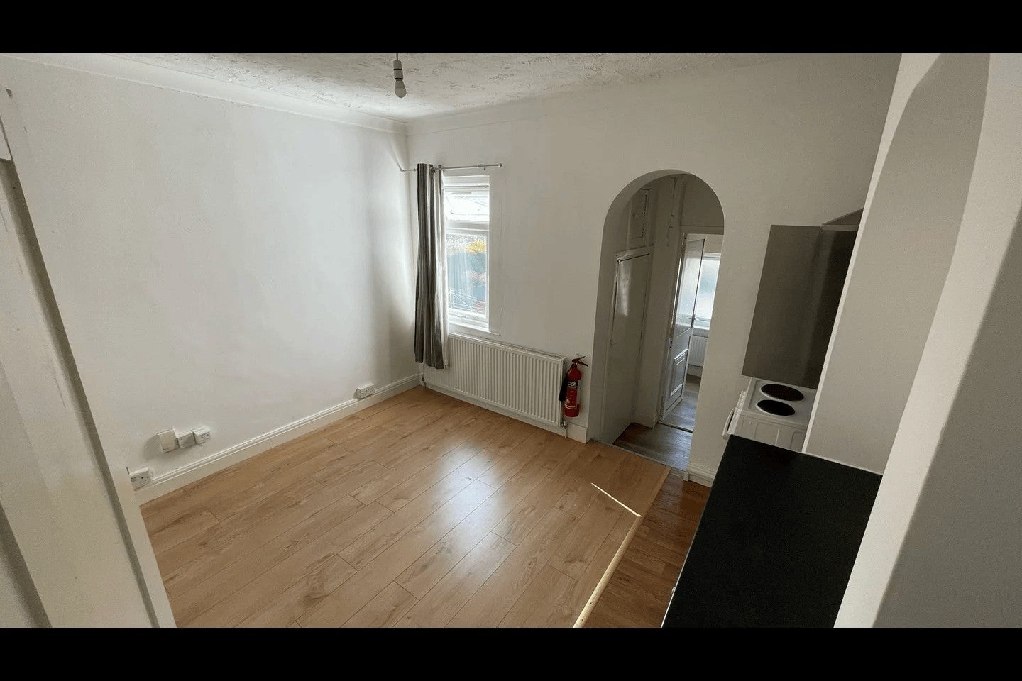 Flat Worplesdon Road in Guildford