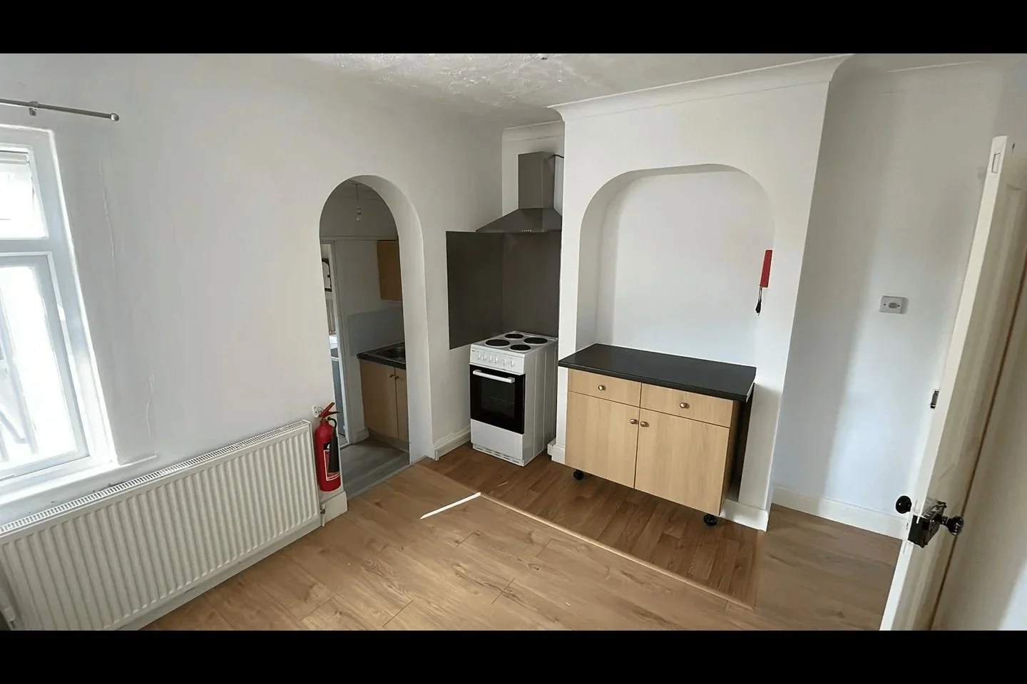 Flat Worplesdon Road in Guildford