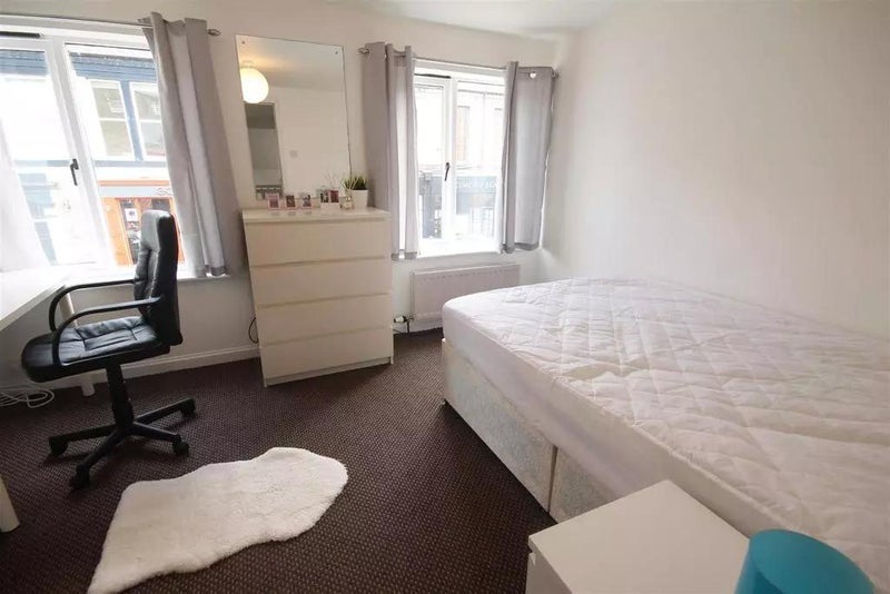 Room Clayton Road in Newcastle upon Tyne
