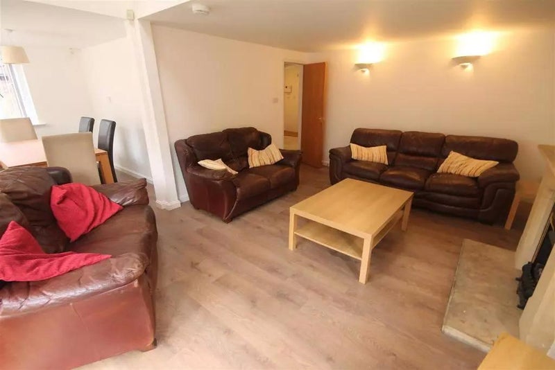 Room Clayton Road in Newcastle upon Tyne