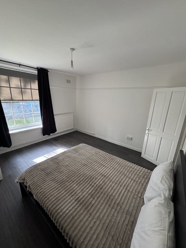 Room Wandsworth Road in Greater London