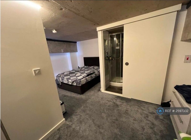 Room High Street in Sandwell